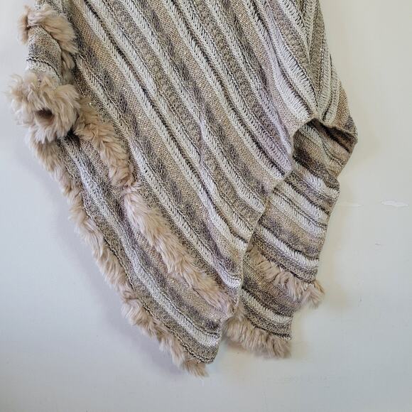 Chico's Tilly Faux-Fur Trimmed Poncho Large XL L/XL - Picture 4 of 7
